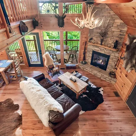 Bear Mountain Chalet In Sevierville With Hot Tub